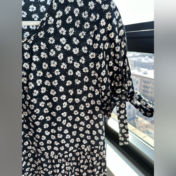 Tie-Sleeve Tiered Midi Dress in Woodcut Flowers - Picture 8 of 12